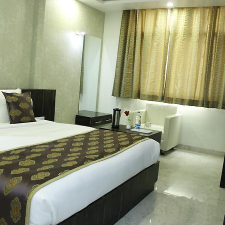 Hotel Tulip Continental Hamirgarh Exterior foto
