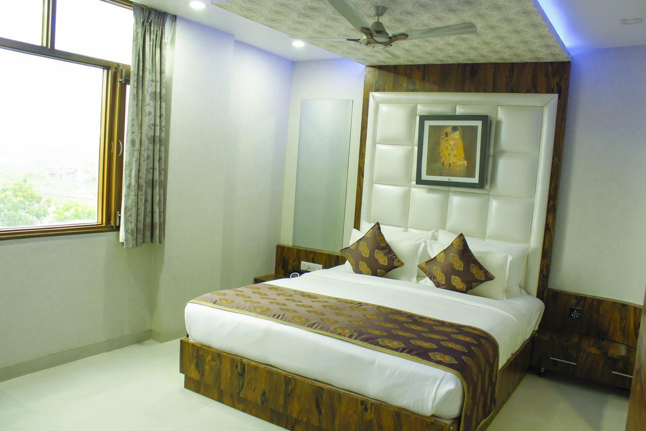 Hotel Tulip Continental Hamirgarh Exterior foto